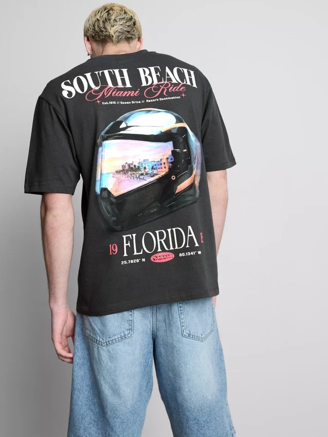 Camiseta con diseño gráfico de Miami