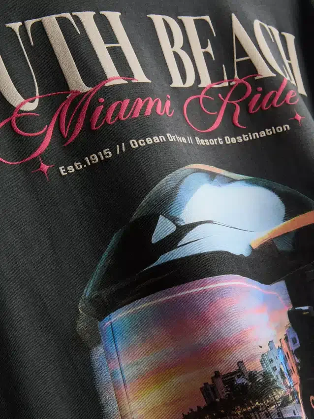 Camiseta con diseño gráfico de Miami