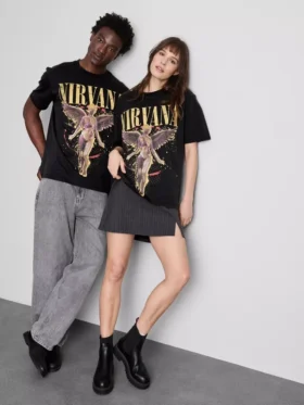 Camiseta con diseño gráfico de Nirvana Angel