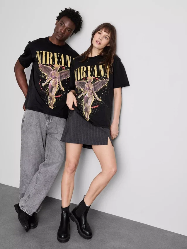Camiseta con diseño gráfico de Nirvana Angel