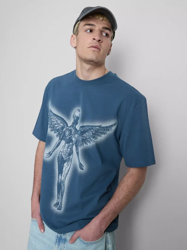 Camiseta con diseño gráfico de Nirvana Angel