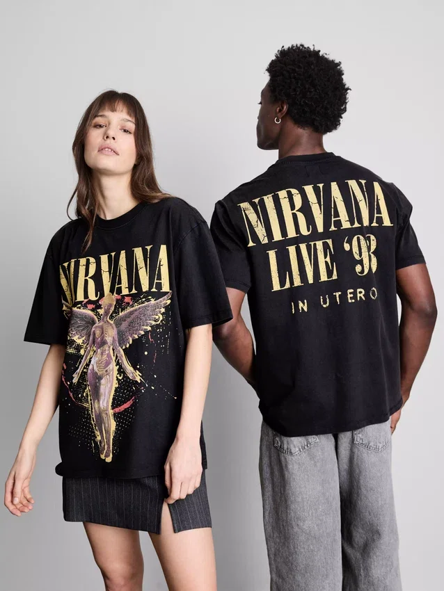 Camiseta con diseño gráfico de Nirvana Angel