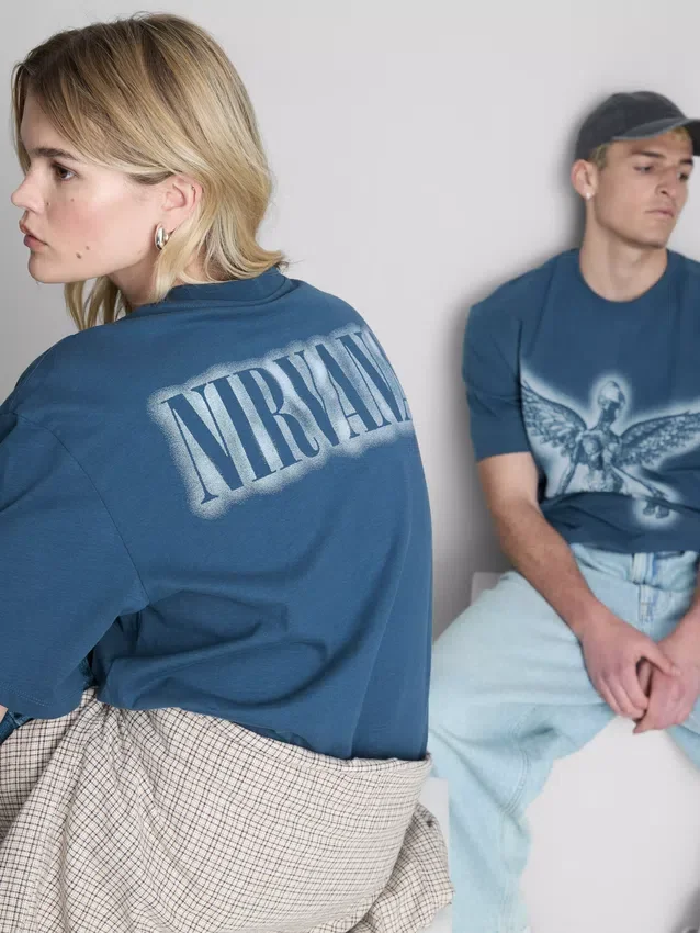 Camiseta con diseño gráfico de Nirvana Angel