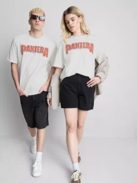 Camiseta con diseño gráfico de Pantera