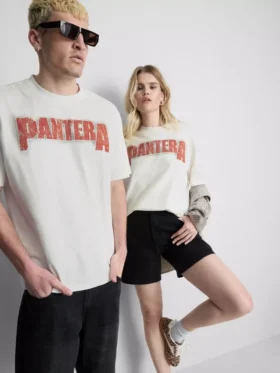 Camiseta con diseño gráfico de Pantera
