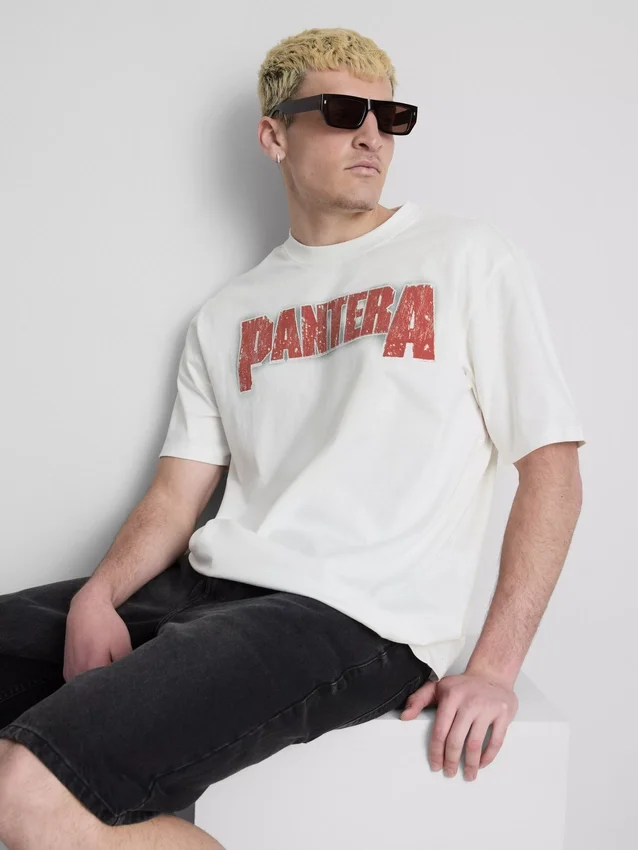 Camiseta con diseño gráfico de Pantera