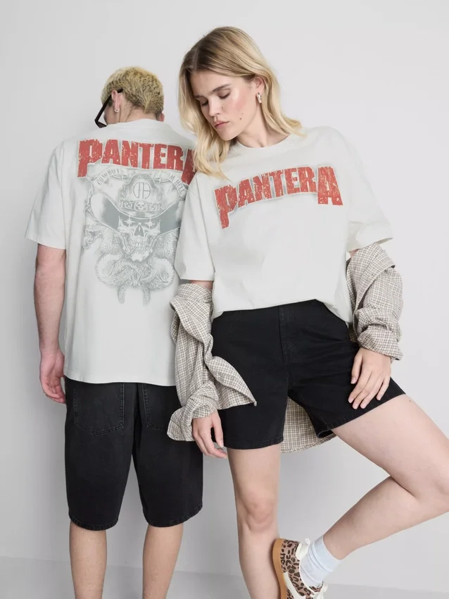 Camiseta con diseño gráfico de Pantera