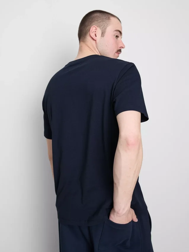 Camiseta con diseño gráfico del club náutico