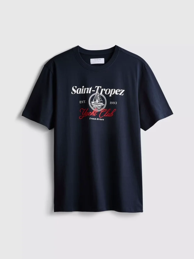 Camiseta con diseño gráfico del club náutico