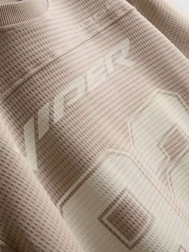 Camiseta con diseño gráfico del Dodge Viper