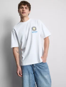 Camiseta con diseño gráfico «Dorado Desert»