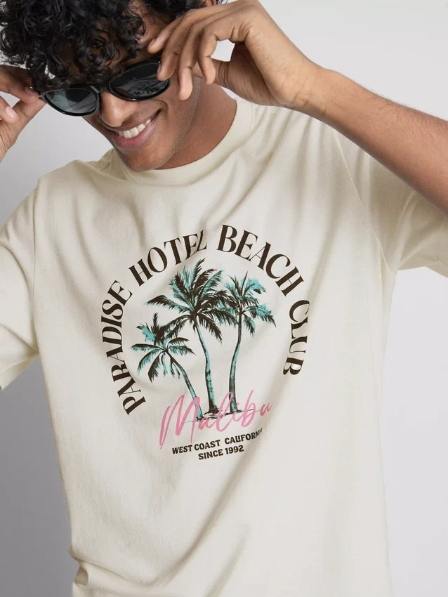 Camiseta con diseño gráfico «Paradise Beach»
