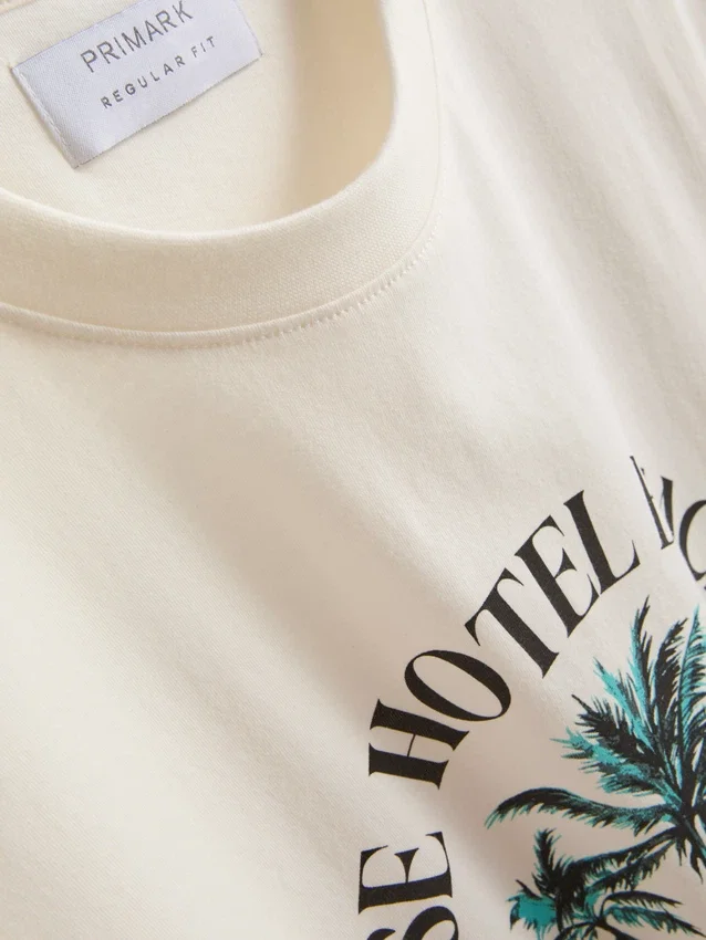 Camiseta con diseño gráfico «Paradise Beach»