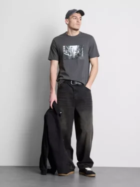 Camiseta con diseño urbano de Tokio