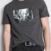 Camiseta con diseño urbano de Tokio