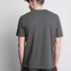 Camiseta con diseño urbano de Tokio