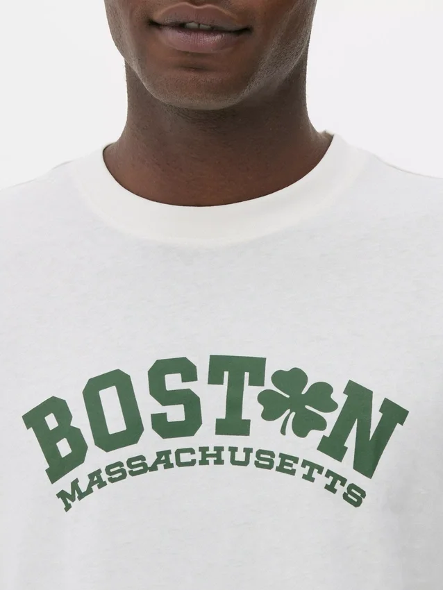 Camiseta con estampado de Boston