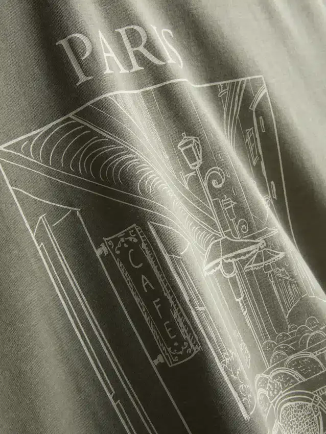 Camiseta con estampado de París