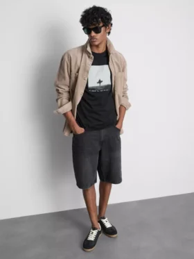 Camiseta con gráfico de surfista