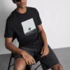 Camiseta con gráfico de surfista