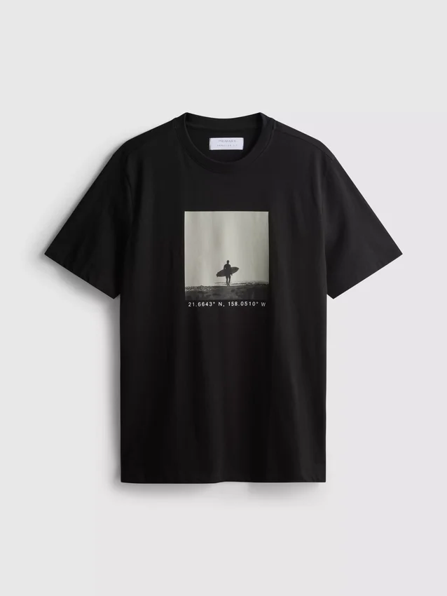Camiseta con gráfico de surfista