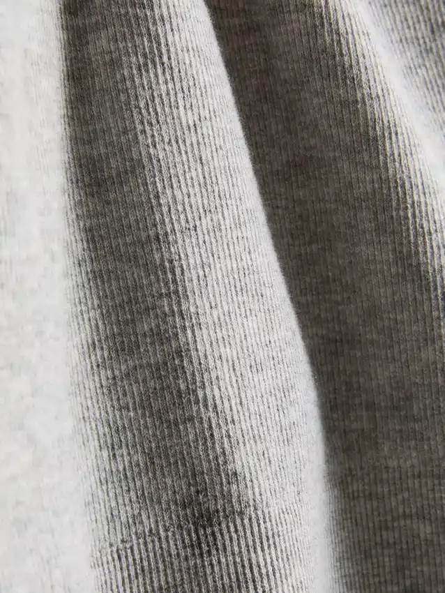 Camiseta corta sin costuras de punto acanalado