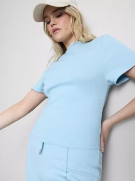 Camiseta cuadrada con detalles en las costuras, con alto contenido de algodón