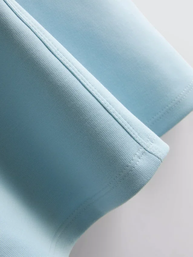 Camiseta cuadrada con detalles en las costuras, con alto contenido de algodón