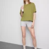 Camiseta de algodón de corte recto con cuello redondo