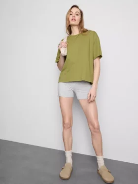 Camiseta de algodón de corte recto con cuello redondo