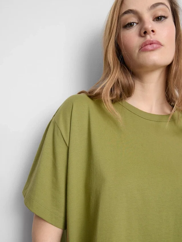 Camiseta de algodón de corte recto con cuello redondo