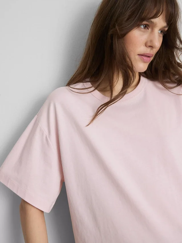 Camiseta de algodón de corte recto con cuello redondo