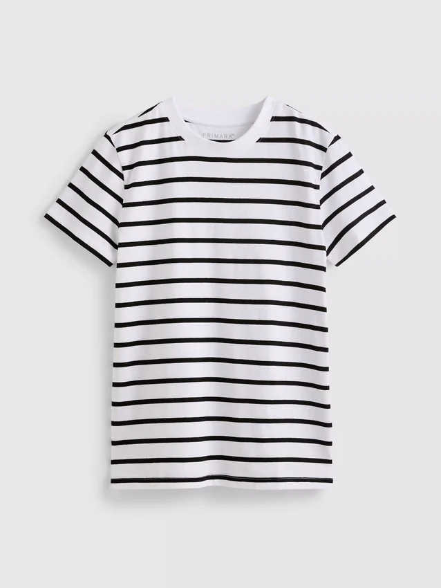 Camiseta de cuello redondo a rayas y manga corta