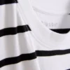 Camiseta de cuello redondo a rayas y manga corta