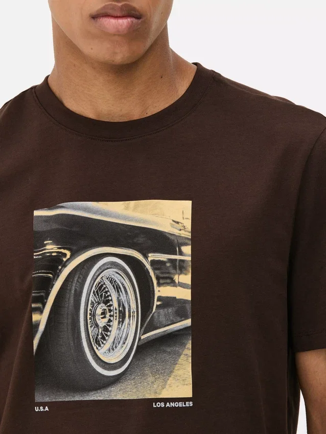 Camiseta de manga corta con diseño de rueda de auto