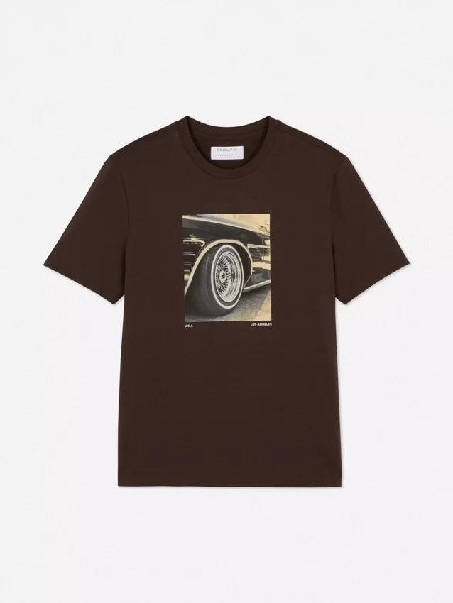 Camiseta de manga corta con diseño de rueda de auto