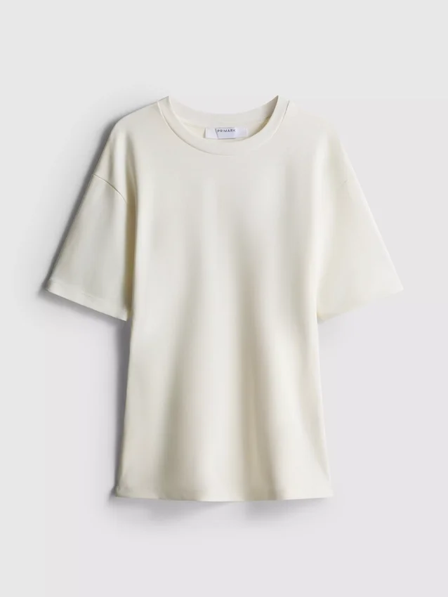 Camiseta de peso pesado con corte entallado