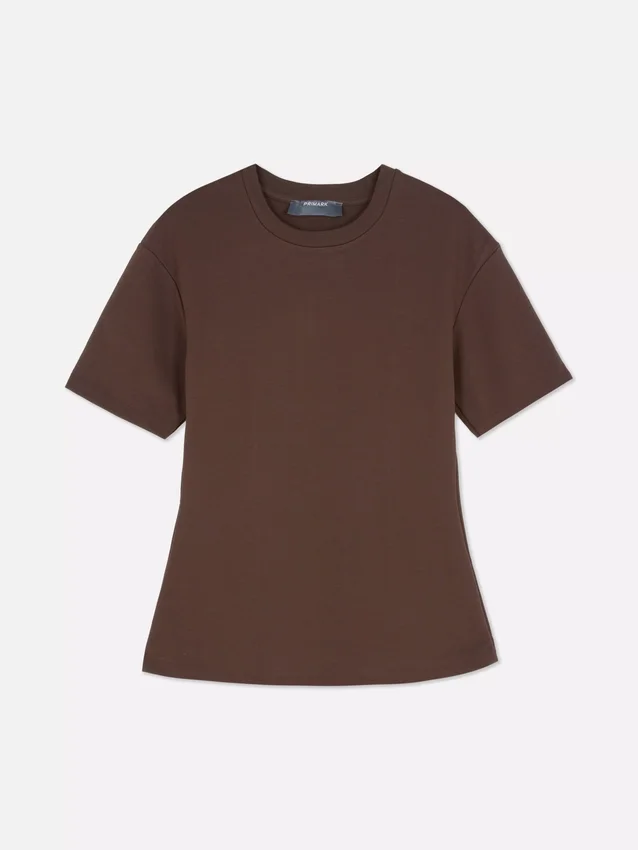 Camiseta de peso pesado con corte entallado