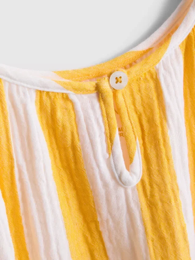 Camiseta de pijama a rayas con volantes «Love to Lounge»
