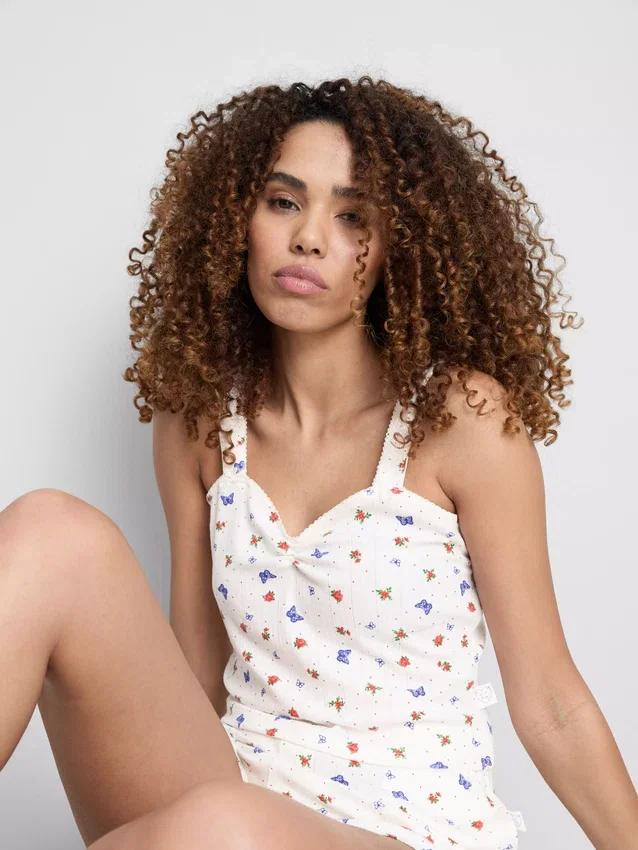Camiseta de pijama con estampado de mariposas y tejido acanalado