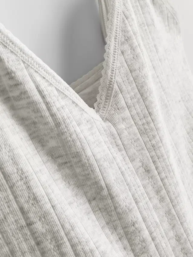 Camiseta de pijamas con punto calado