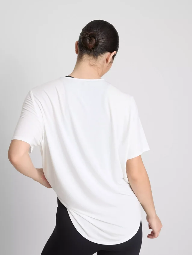 Camiseta deportiva con dobladillo curvo