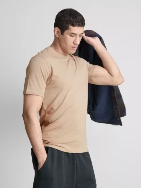Camiseta elástica de corte ajustado