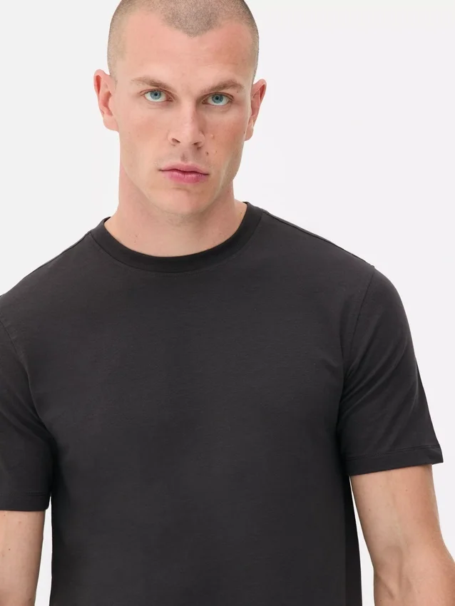 Camiseta elástica de corte ajustado