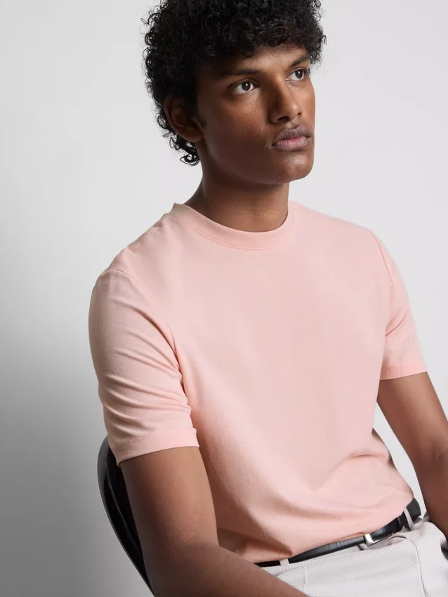 Camiseta elástica de corte ajustado