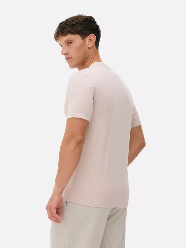 Camiseta elástica de corte ajustado