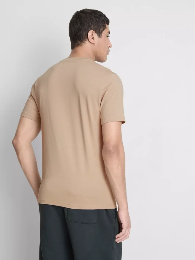 Camiseta elástica de corte ajustado