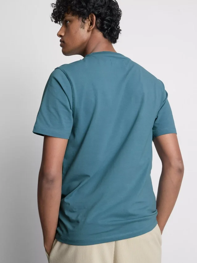 Camiseta elástica de corte ajustado