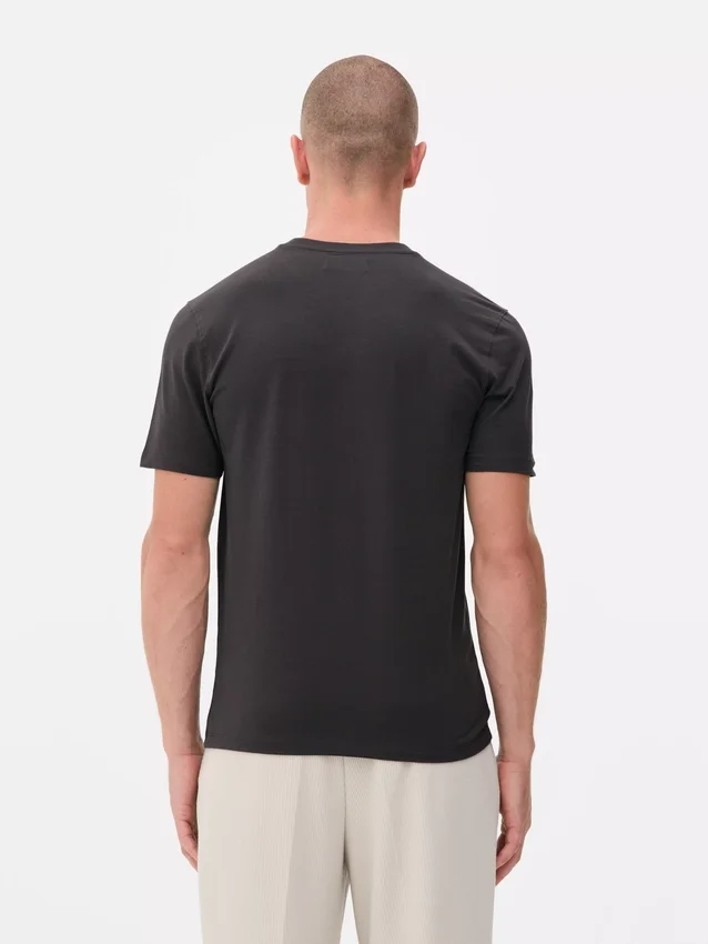 Camiseta elástica de corte ajustado