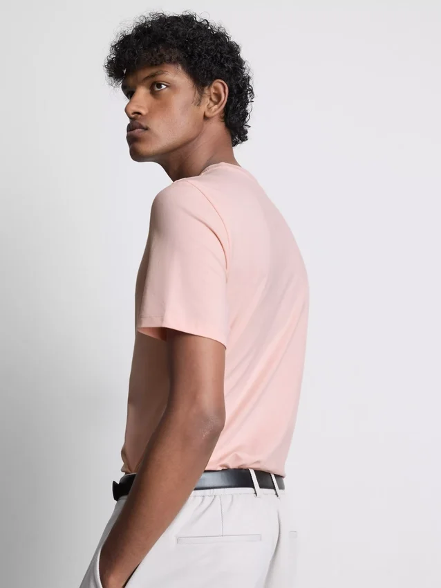 Camiseta elástica de corte ajustado